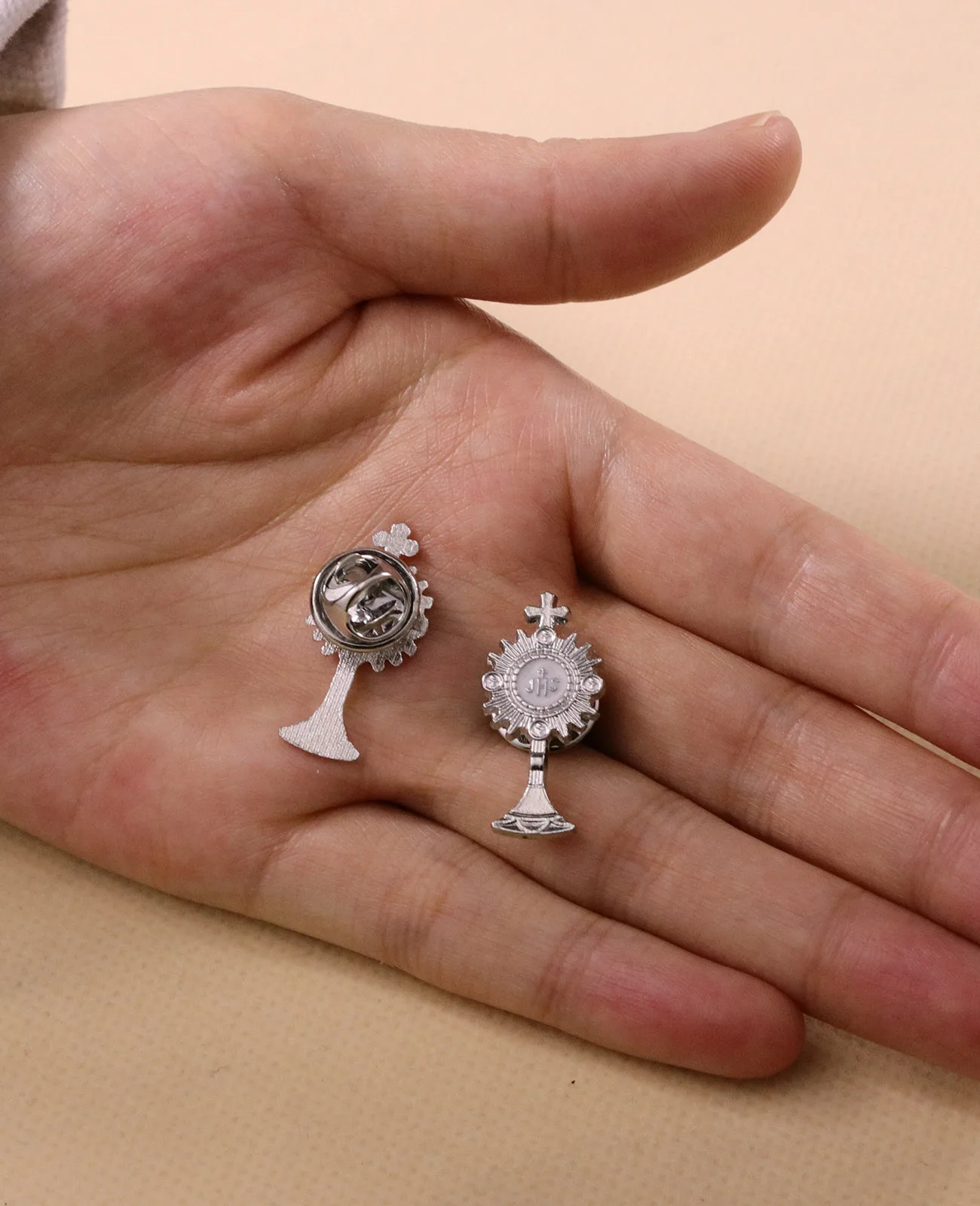 Diyalo 5 Teile/los 2 Farben JHS Christogramm Brosche Heilige Eucharistie Kelch Kommunion Kirche Gruppe Pins Schmuck Sacraments Geschenke – Detail 6