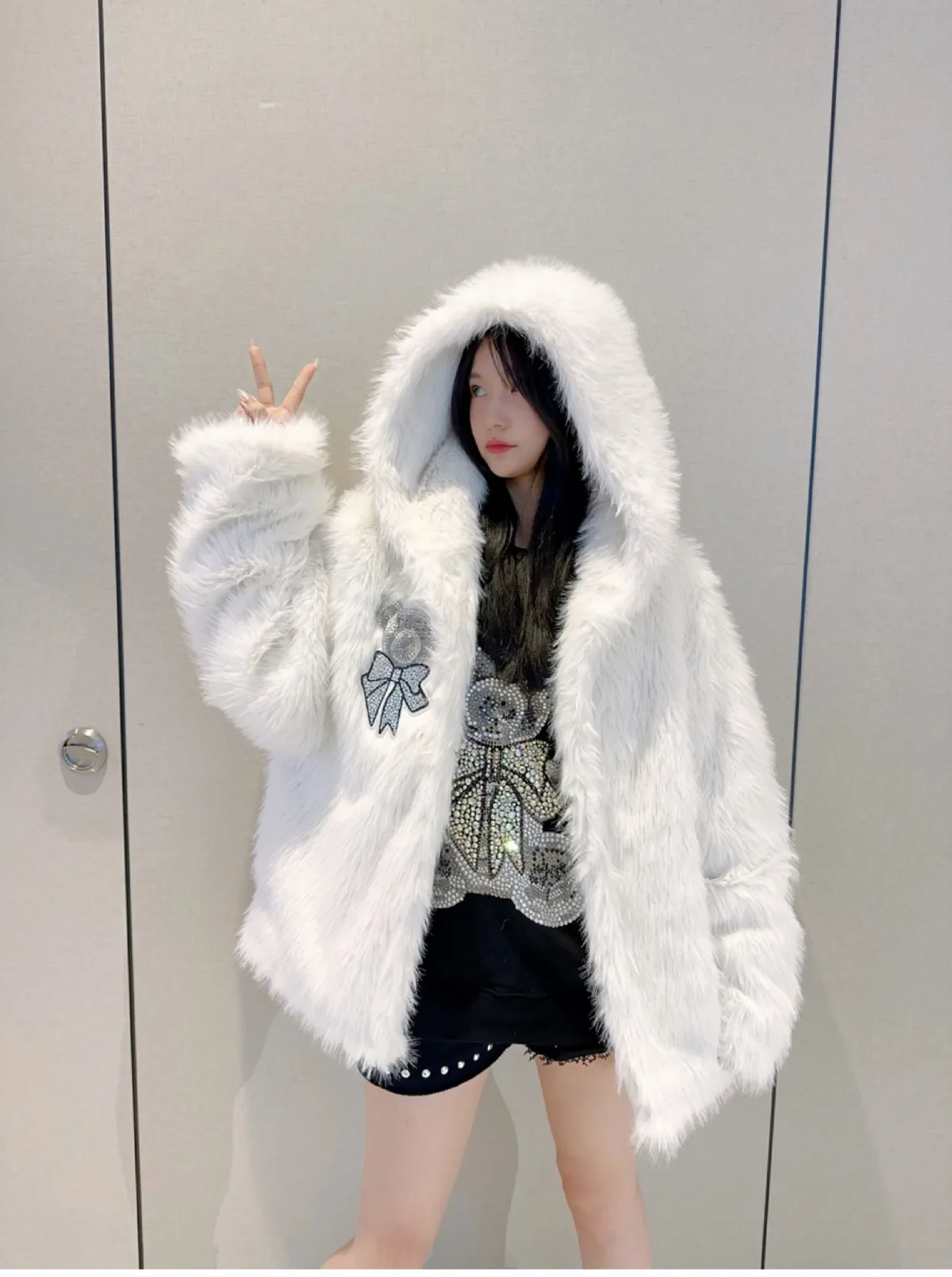 Women's 2023 Winter Clothes Fashion Fur Coats Rhinestone Bow Bear Cute Loose Jackets Long Sleeve Hooded Solid Color Lady Coats
