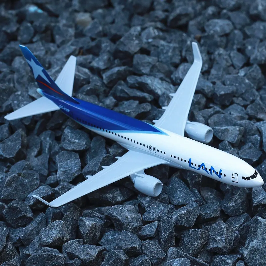 LATAM航空 航空機モデル 1/400 スケール1:400金属航空機レプリカ15センチメートルチリlan latam