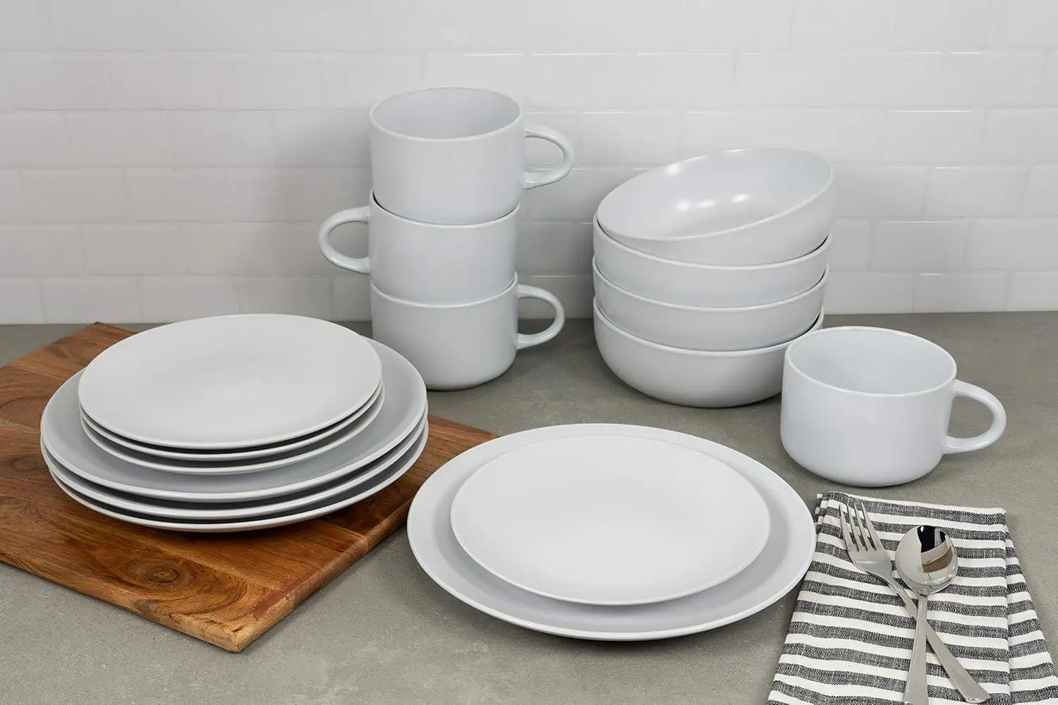 10 Strawberry Street Dinnerware 2