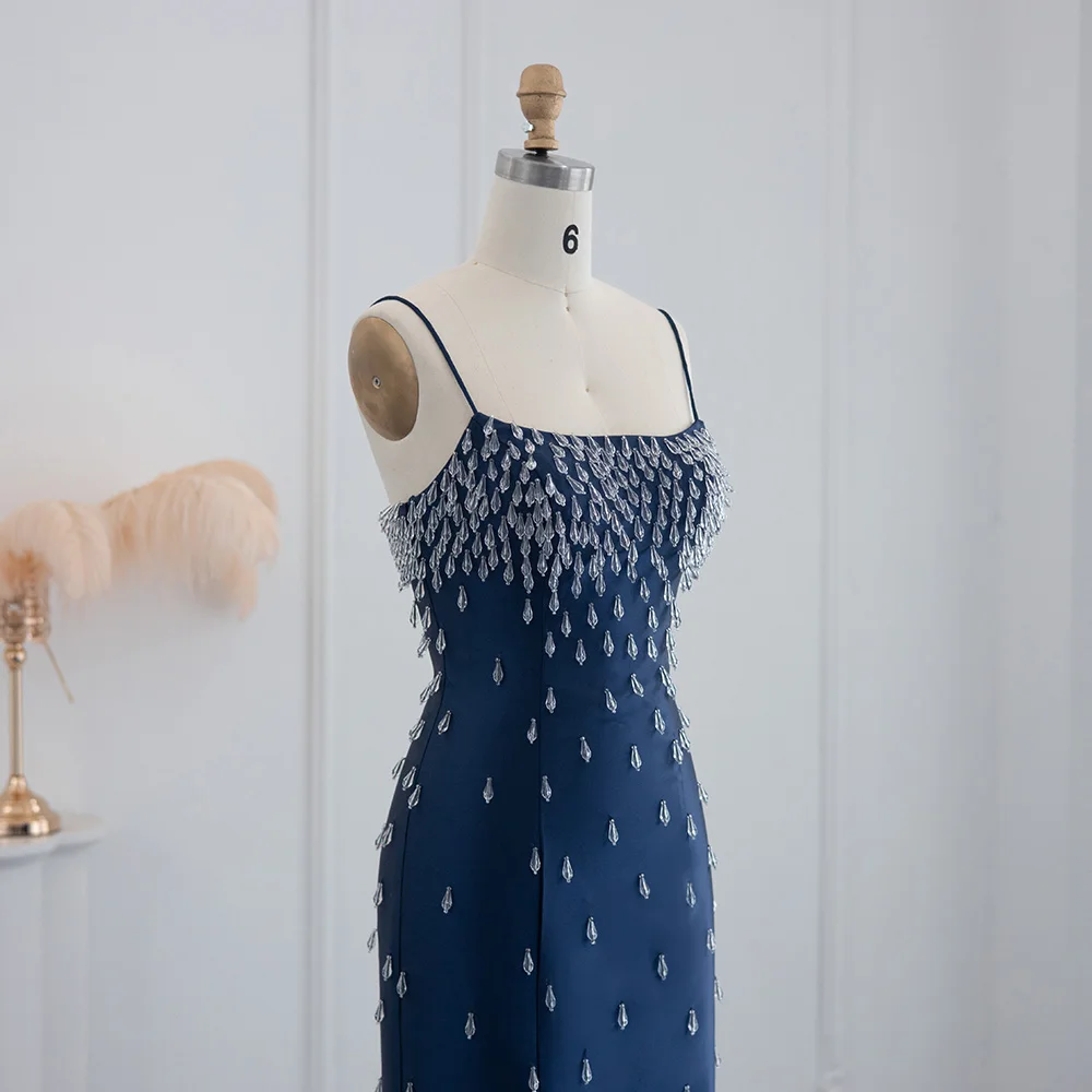 فستان انيق مزين بالكريستال