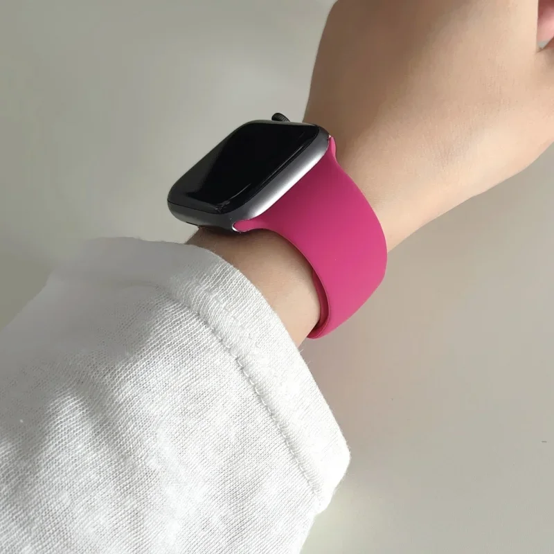 Silicone Sport Band for Apple Watch - Versatile and Durable Strap Accessory