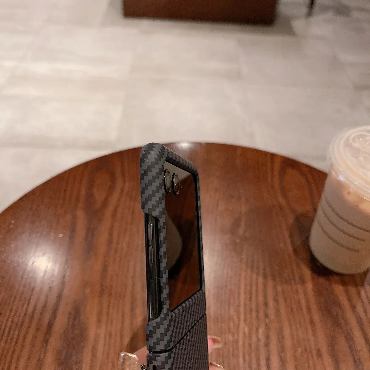 Elegant Carbon Fiber Pattern Slim Phone Case - Business Edition