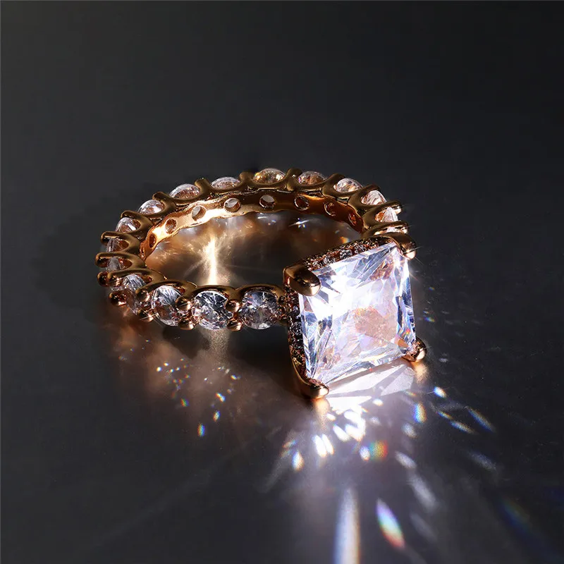 Huitan Fényűzés Arany színben szögletes Harmadfokú egyenlet zirconia Megíger gyűrűk Legújabb divatú esküvői Szerződtetés kiegészítők számára Nők Tökjó ékszer