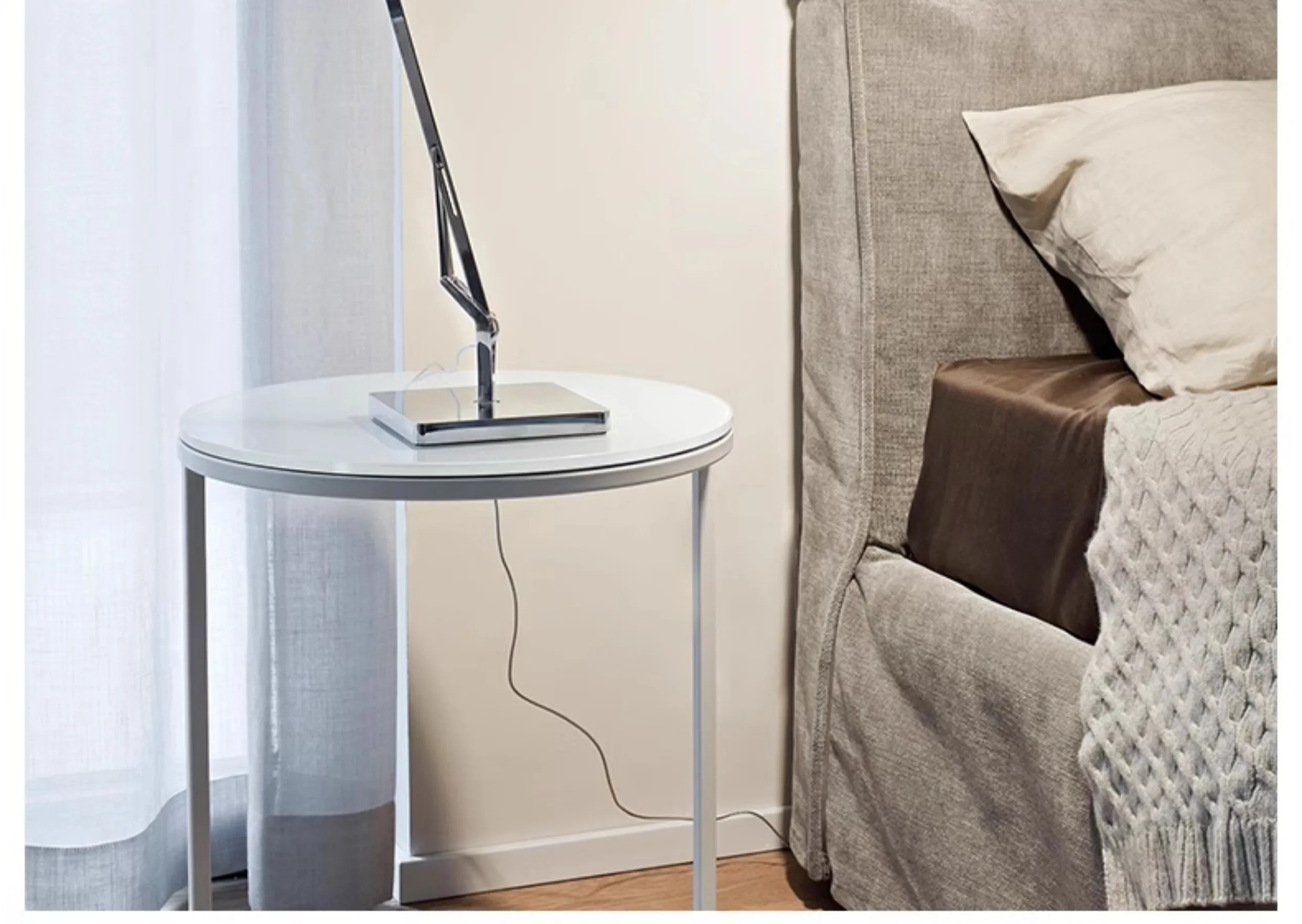 Description Picture 6 of itemDesk lamp simple office desk bedside touch dimming eye protection reading lampнапольная лампа플로어 램프торшер напольный