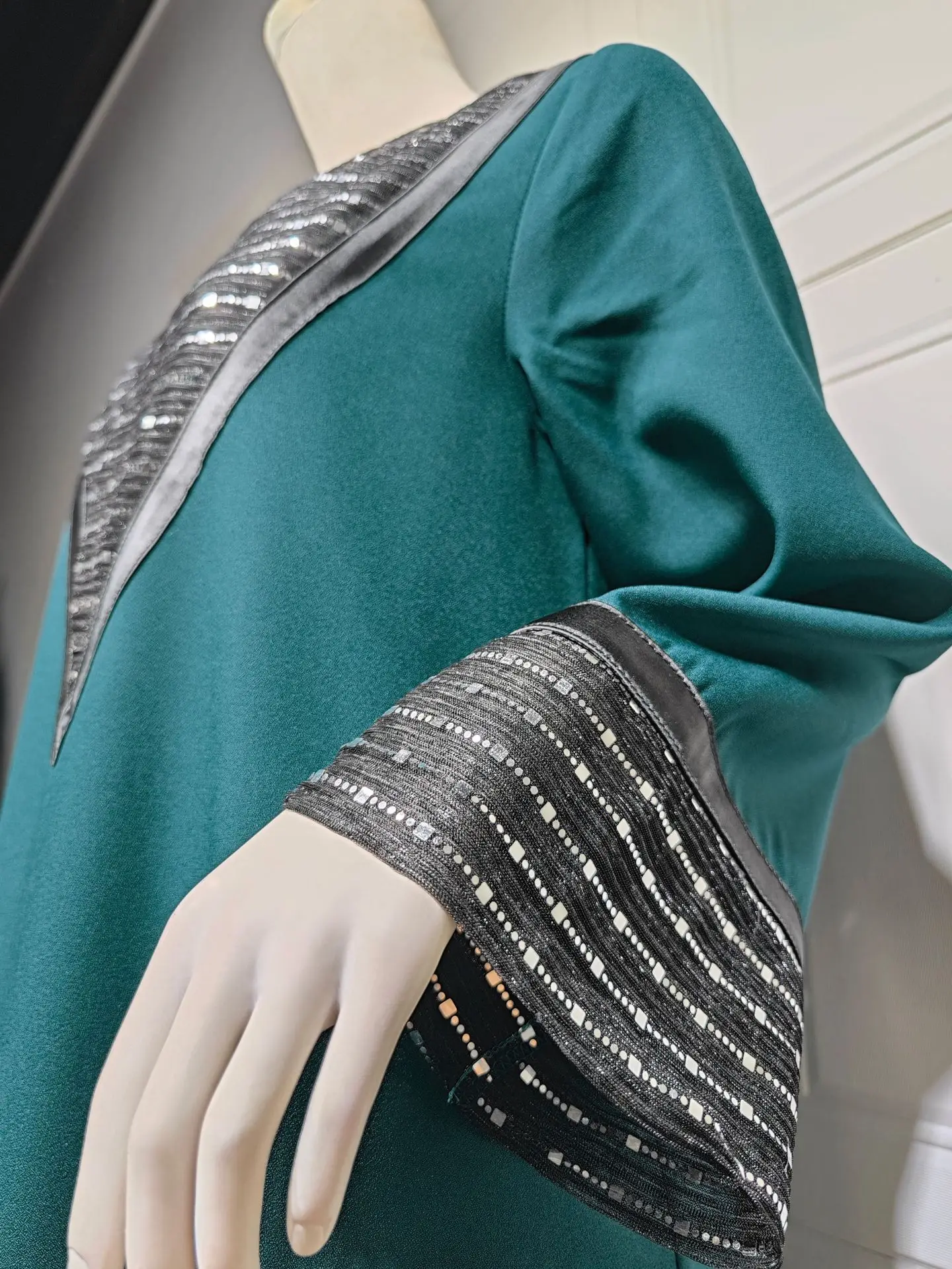 Fashion Sequins Black Mesh Patchwork Dubai Abaya Elegant Casual Full Sleeve V-Neck Long Dress Women Muslim Hijab Dress