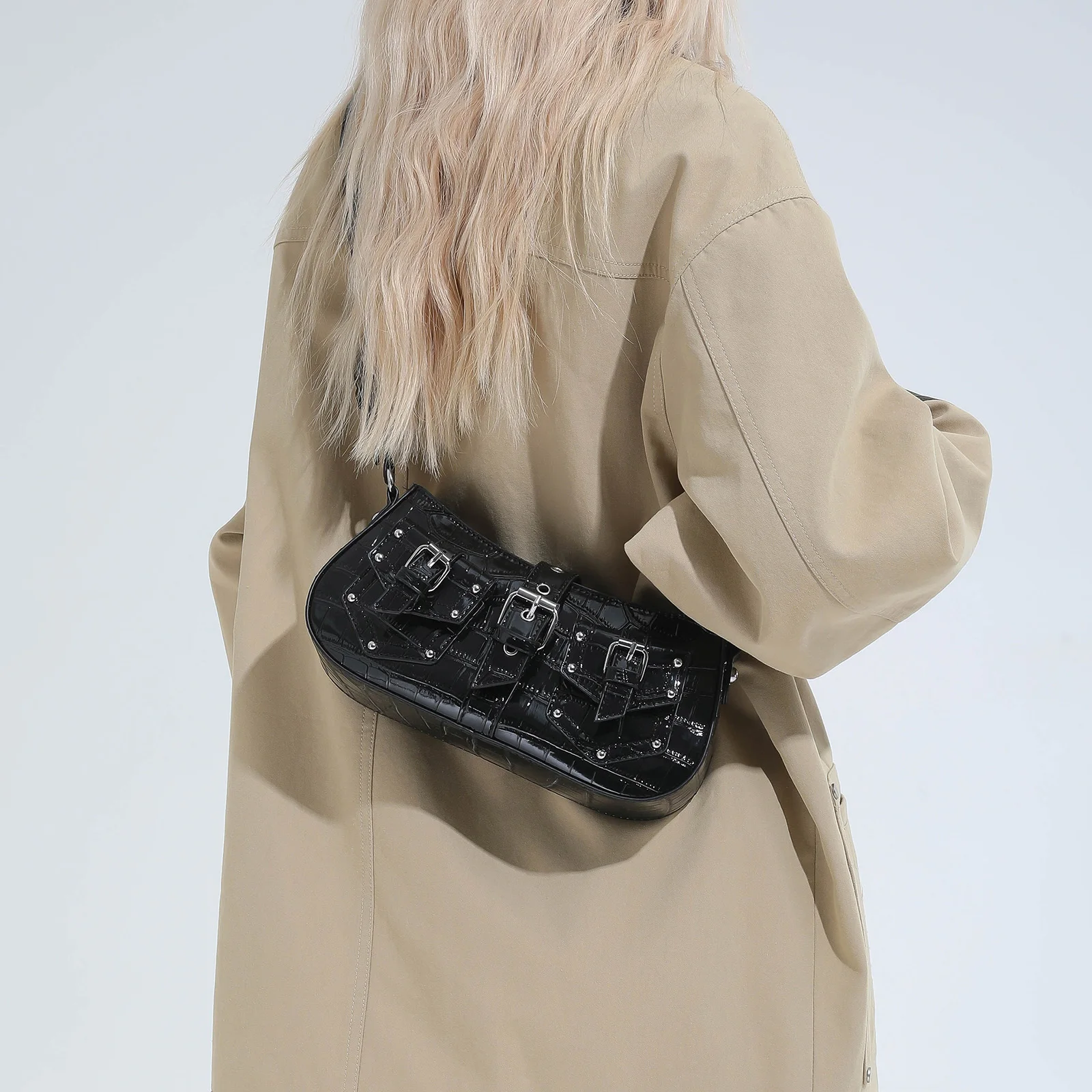 Women PU Leather Stylish Rivet Sling Bag Metal Stud Crossbody Bag Motorbike Punk Shoulder Bag Outdoor Travle Date Work Handbag