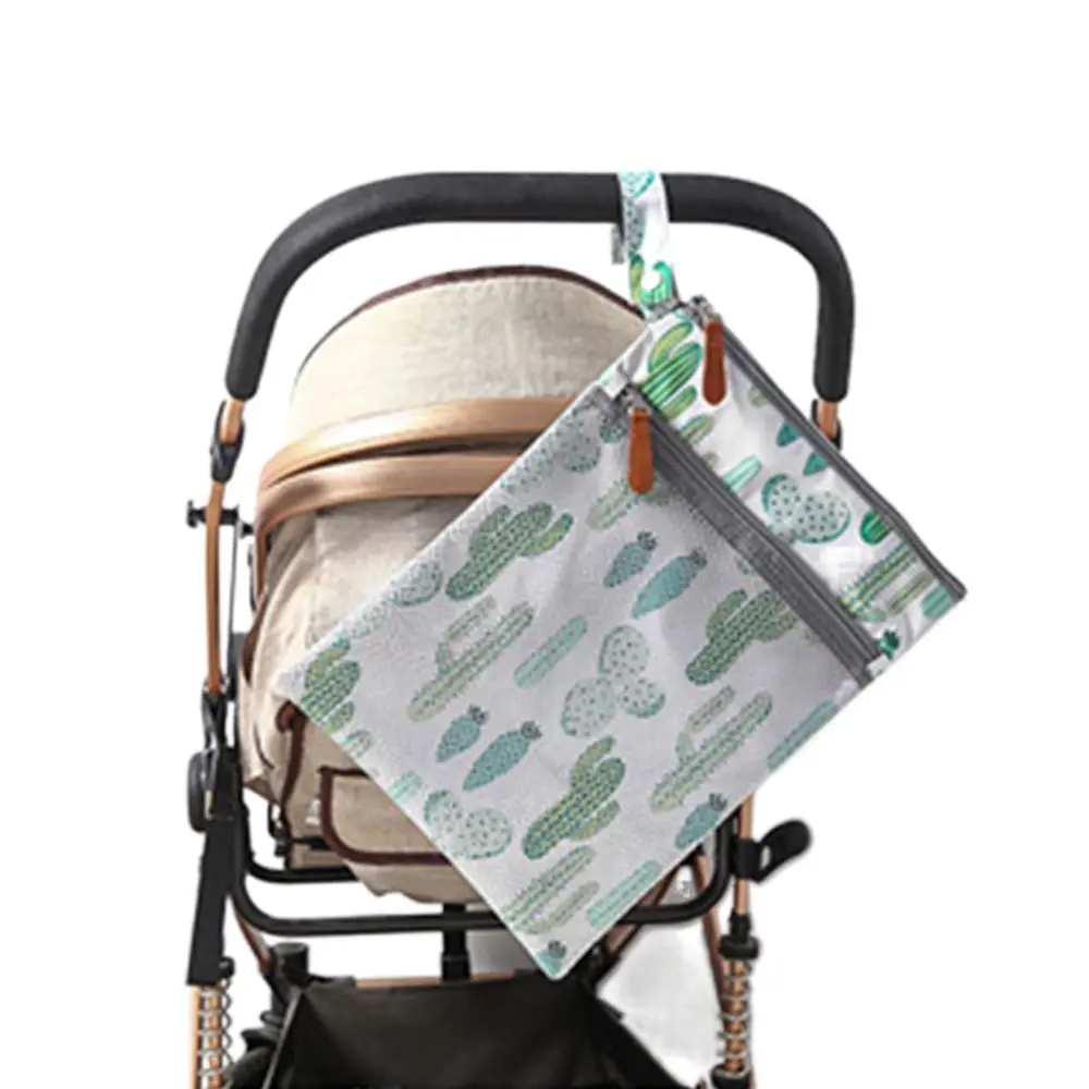 

Вместительная водонепроницаемая сумка для детских подгузников на молнии