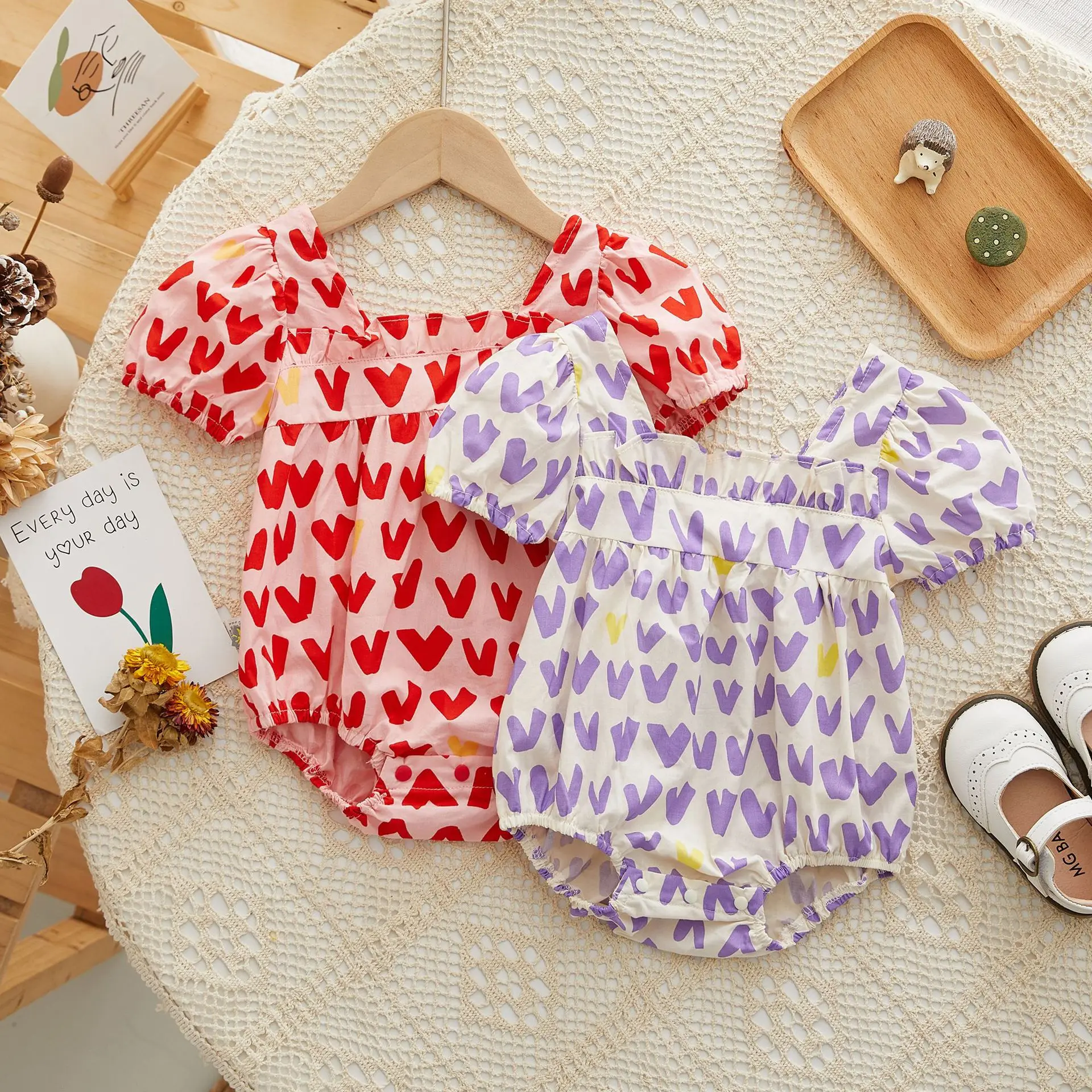

Summer 2024 Ins Baby Girl Bodysuit Sweet Short Sleeve Comfort Recreational Simple Newborn Girls Romper Simple Infant Girl Parkas
