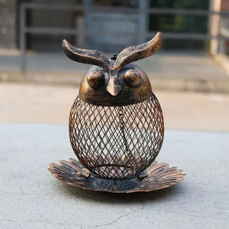 Owl type bird feeder