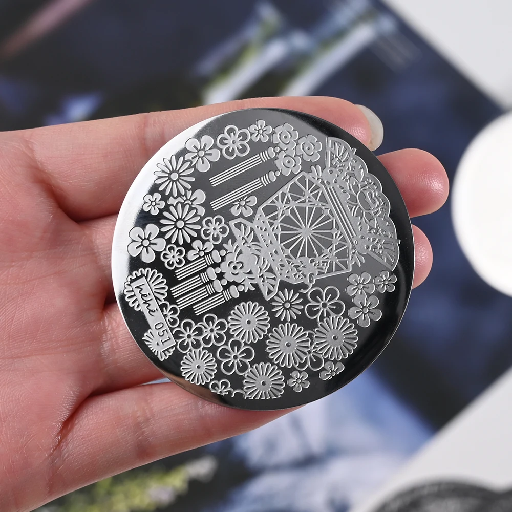 1 Pc Hehe 시리즈 네일 아트 스탬핑 플레이트 이미지 플레이트 귀여운 고양이 고양이 발 뜨개질 공 라운드 금속 네일 아트 템플릿 플레이트 5.5cm