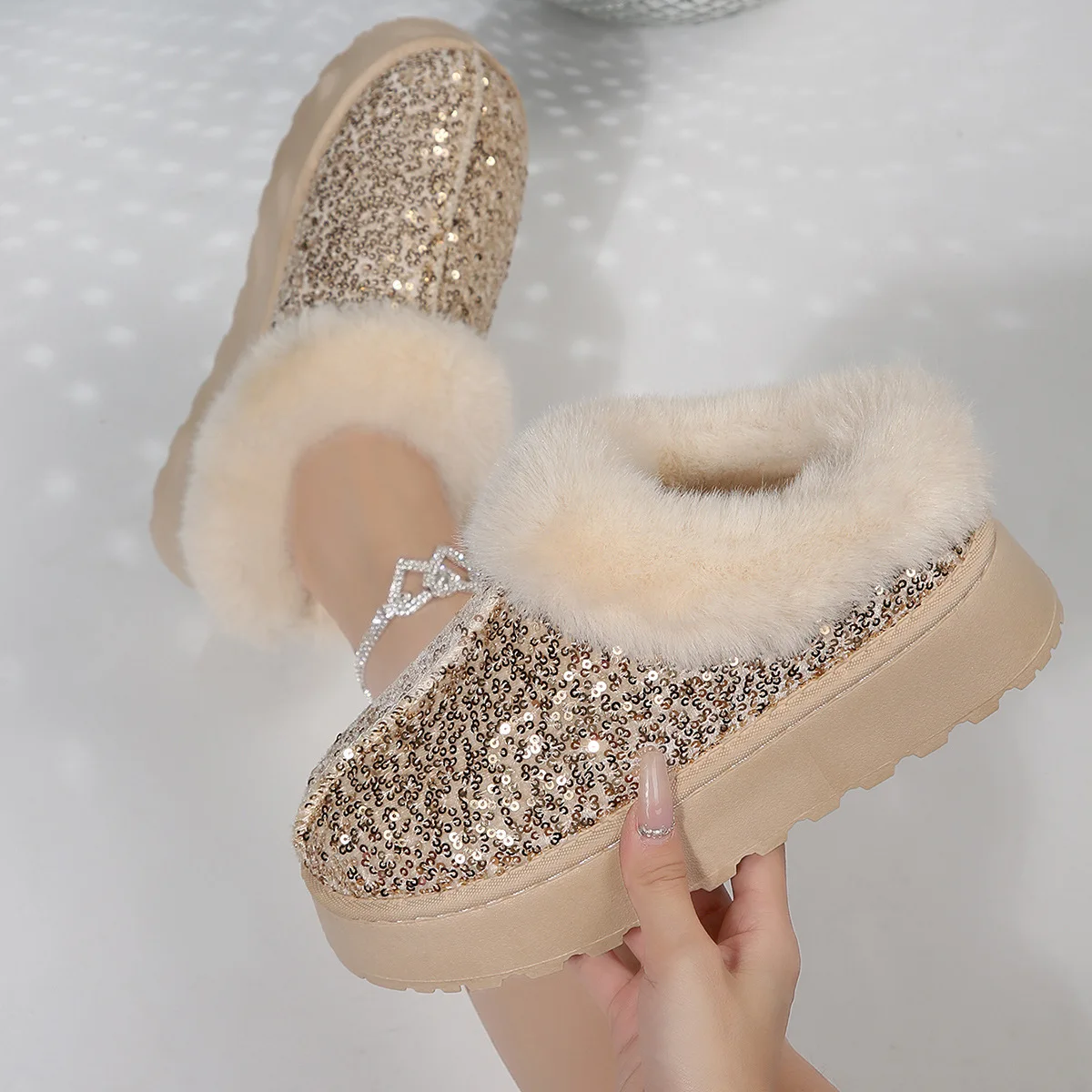 Thick Bottom Warm Snow Boots 2026 Women Winter Thickened Warm Sequin Cotton Shoes Comfortable Outdoor Casual Fur Shoes