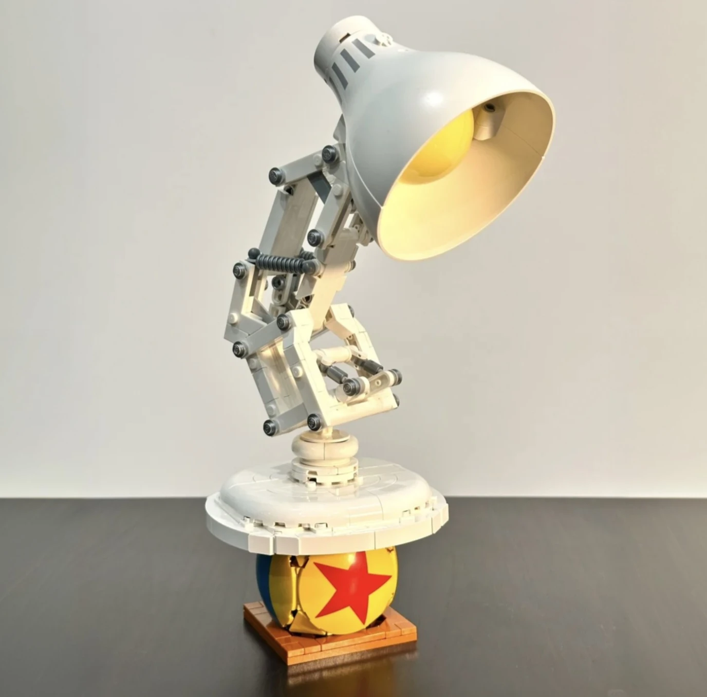Luxo Lamp Pixar: Um Presente Perfeito para Fãs de Toy Story e Amantes de  Montagem?, image size:1376x1356