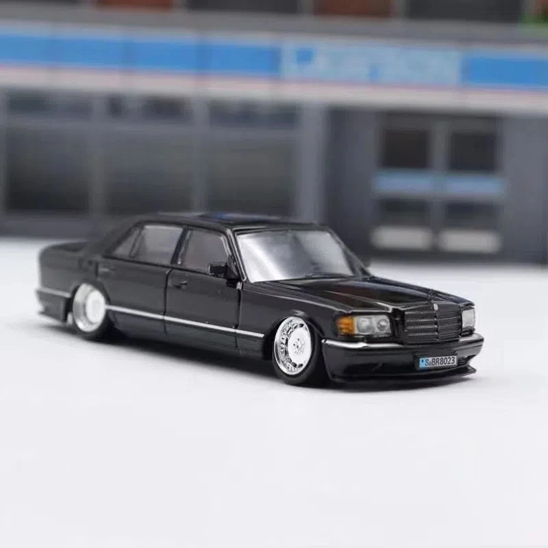 Master 1:64 Scale Mercedes-Benz S560SEL W126 Diecast Model Car