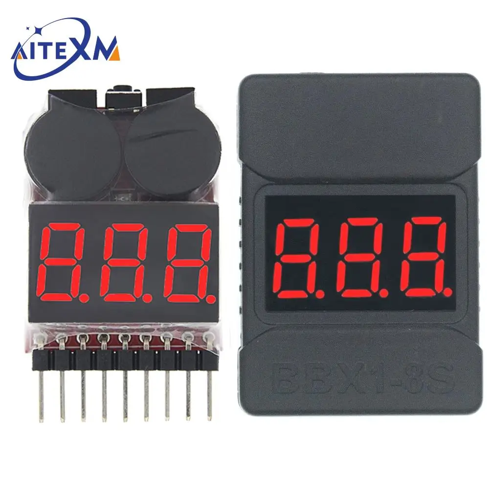Testeur de batterie lithium 1-8S 2 en 1 connecté à une batterie LiPo, affichant la tension totale et celle de chaque cellule