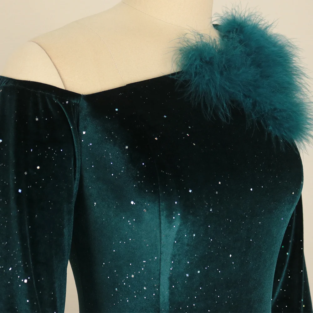 Рисунок 5 - Бархатное платье размера плюс с перьями