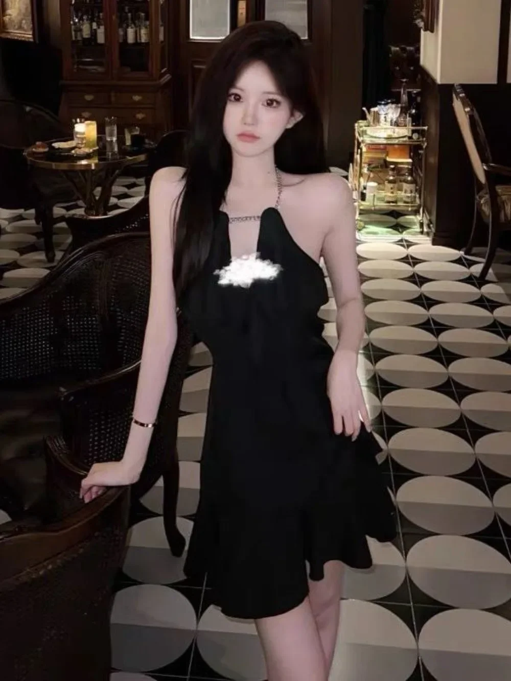 

French Hepburn style ruffled neck dress female summer new design sense temperament Slim thin small black skirt 2024