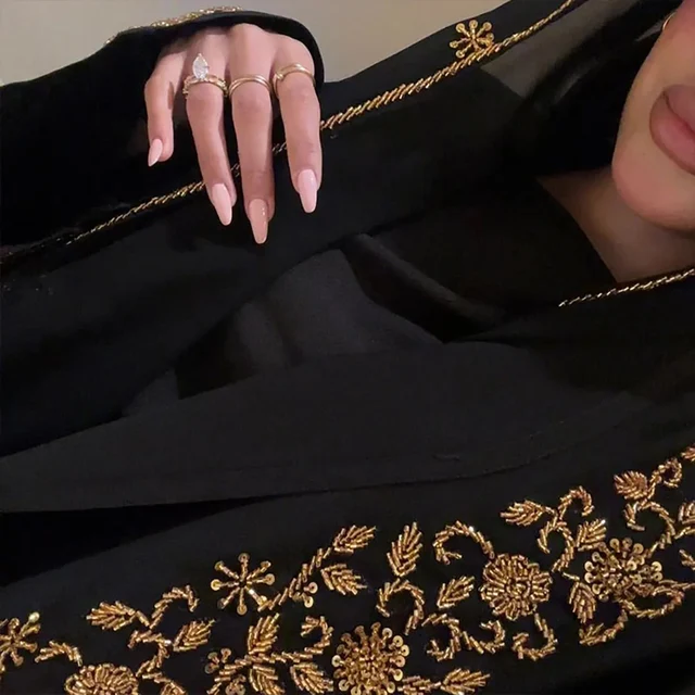 110940-7e36cd.jpg Dubaï Abaya gros caftan broderie Hijab luxe perlé musulman Abaya pour les femmes robe français or embelli Abaya ouvert