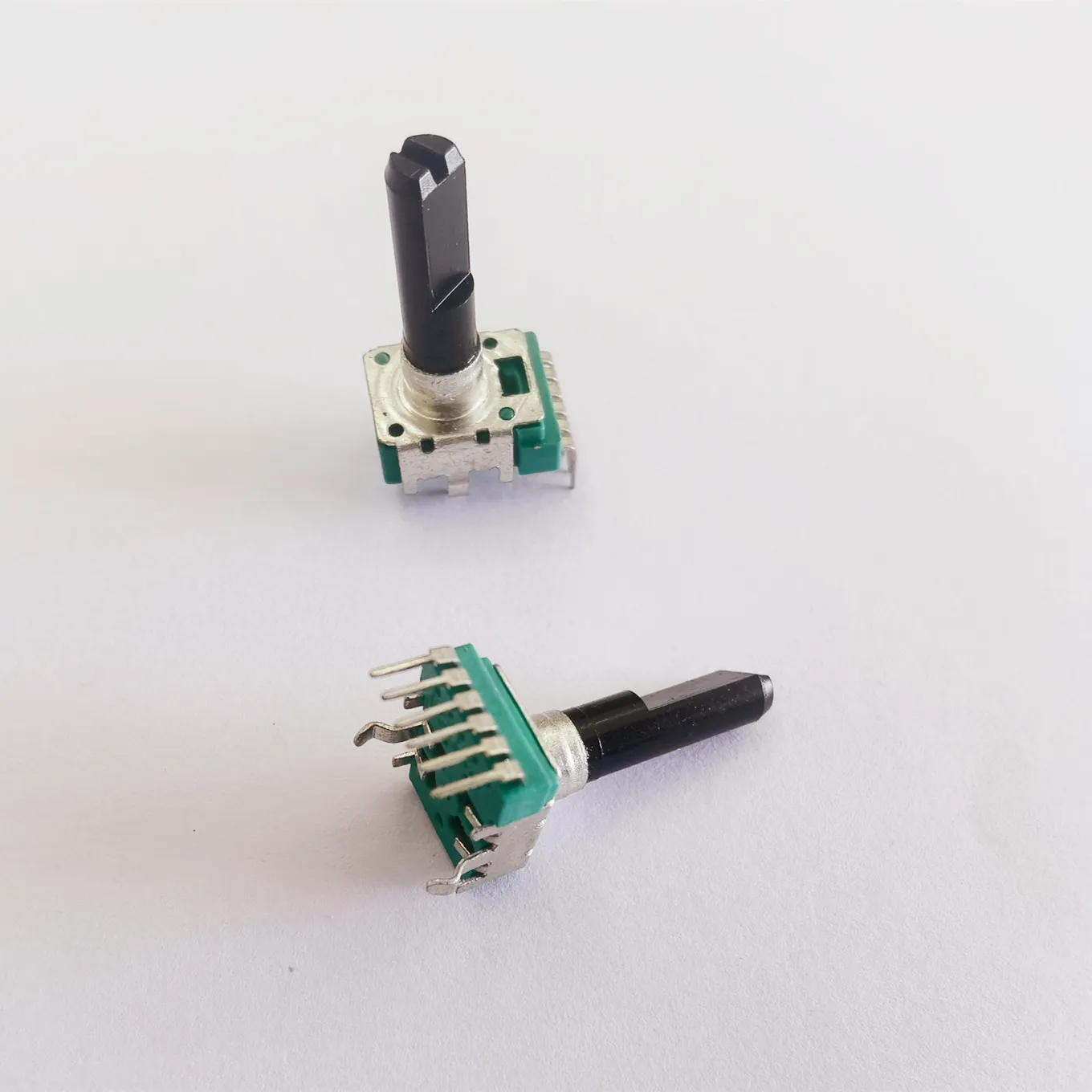 Original new 100% R1121GOCV1C104FL0081 mixer amplifier dual potentiometer C100K C104 axis length 24MM (SWITCH)