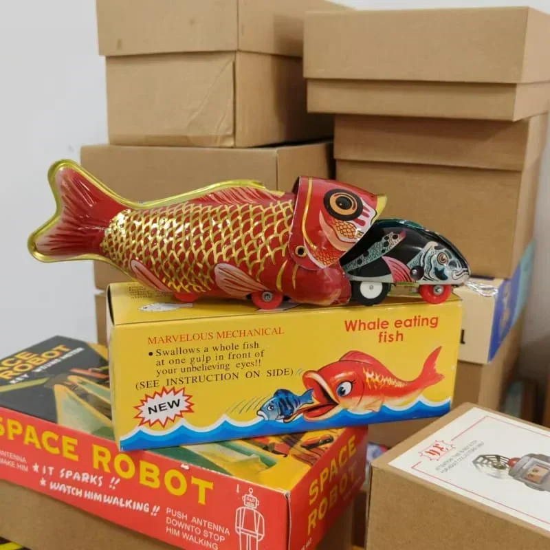 Adult Collection Retro Wind up toy Metal Tin whale eating fish Big fish eat little Clockwork toy figure vintage