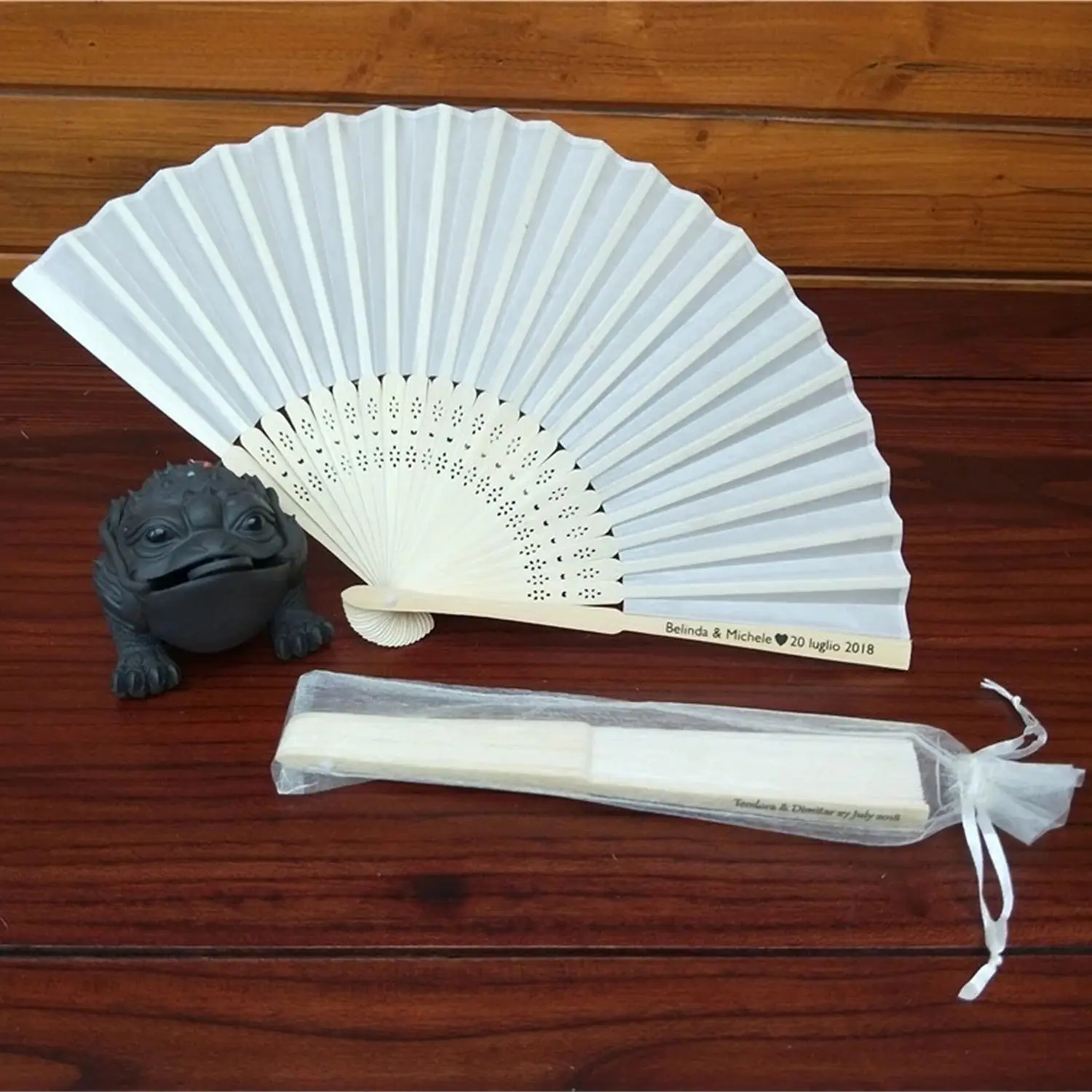 

20pcs Per Lot Personalized Text Or Logo Wedding Party Sandalwood Folding Silk Hand Fans Giveaways Gifts Fan With Organza Bags