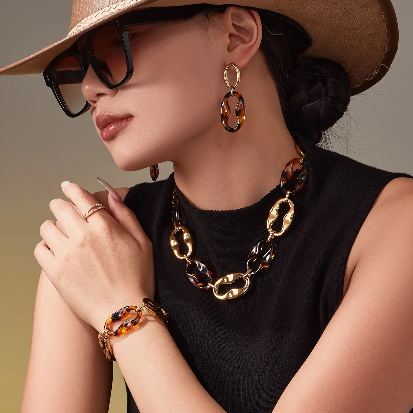 Neues schwarz-braunes Harz-Edelstahl-vergoldetes Ketten-Halsketten-Armband-Ohrring-Set, 3-teiliges Damen-Modeschmuck – Detail 4