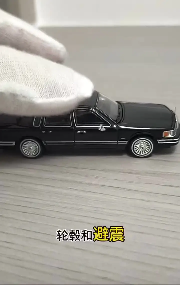 New Mk 1:64 Lincoln Town Car APA-XPO Hec Limited Edition