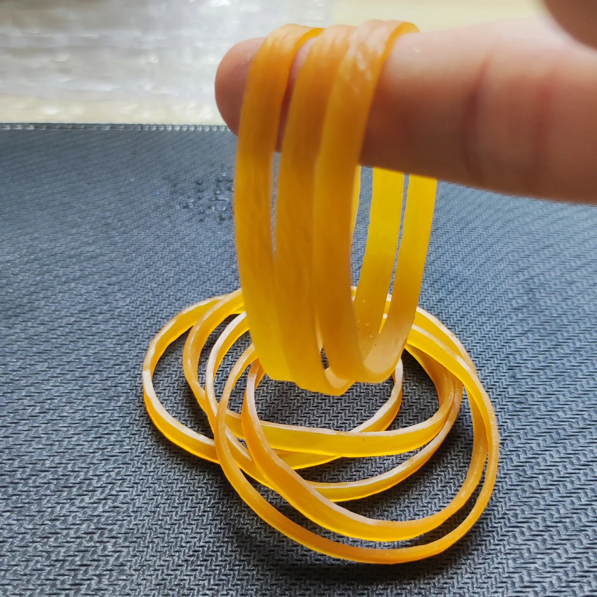 100pcs Yellow Nature Rubber Bands Industrial Ring Elastic Rubber Band Office Rubber Ring Strong Elastic Bands Stationery Holder images - 6