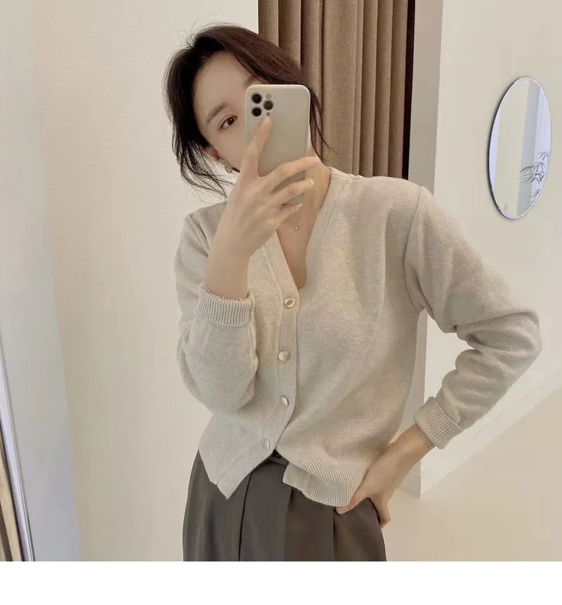 

Spring and Autumn New 100 cashmere cardigan women's V-neck solid color loose top versatile thin long sleeved wool knitted coat
