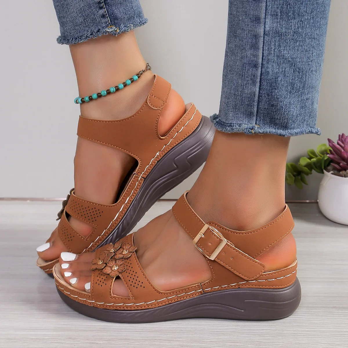 2025Ankle Buckle Womens Wedge Sandals Summer Vintage Flowers Platform Sandles Women Non Slip Soft Bottom Casual Sandalias