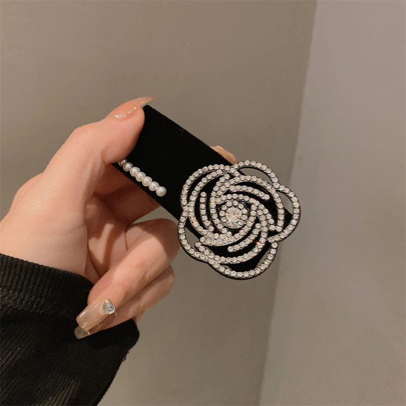 Рисунок 4 - Женская бархатная заколка для волос