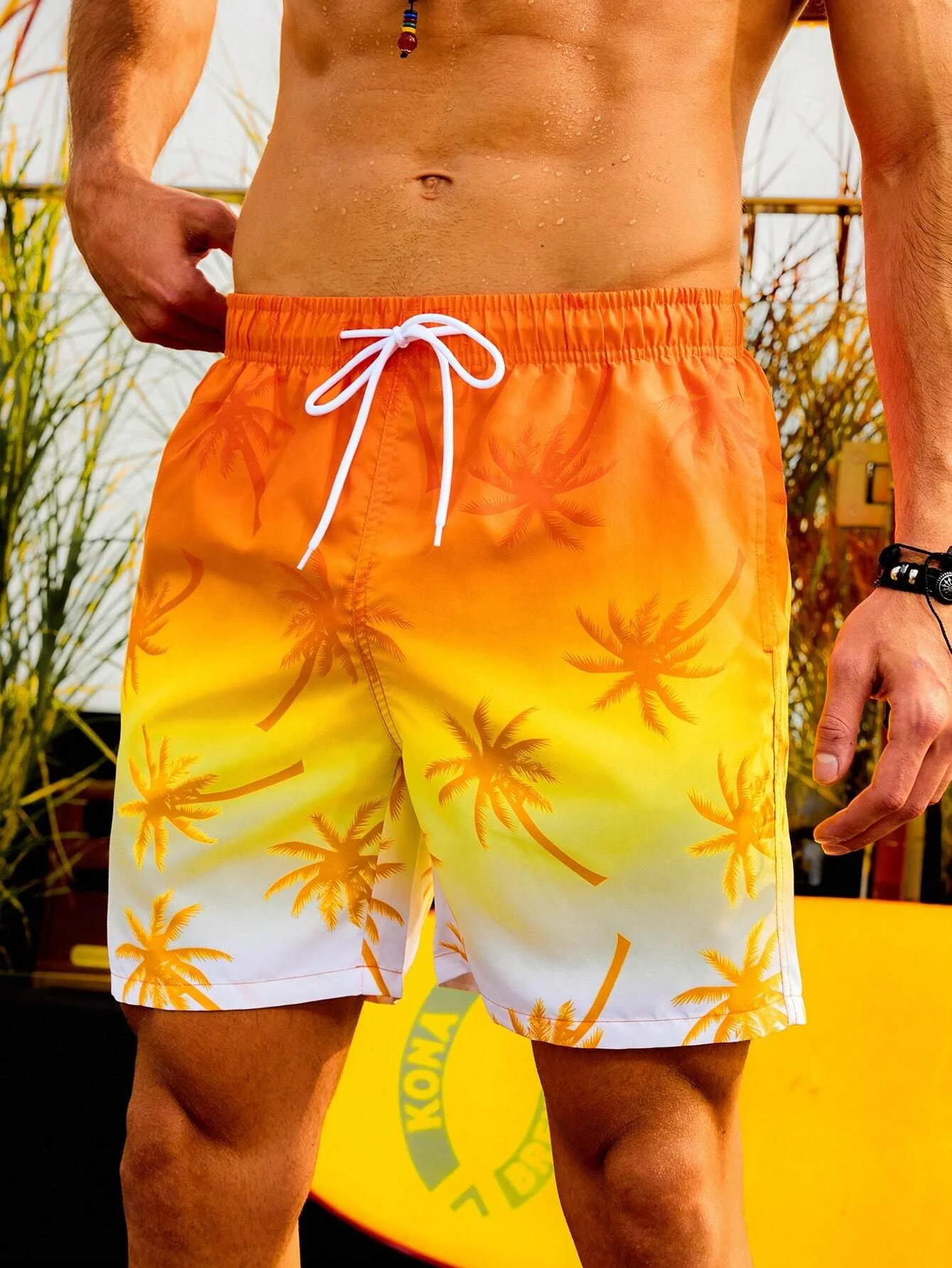 thumbnail image 1 of Bañador corto de playa con cordón para hombre, cintura elástica, estampado 3D, palmeras, degradado, transpirable, ropa de calle, poliéster, 1 of 5