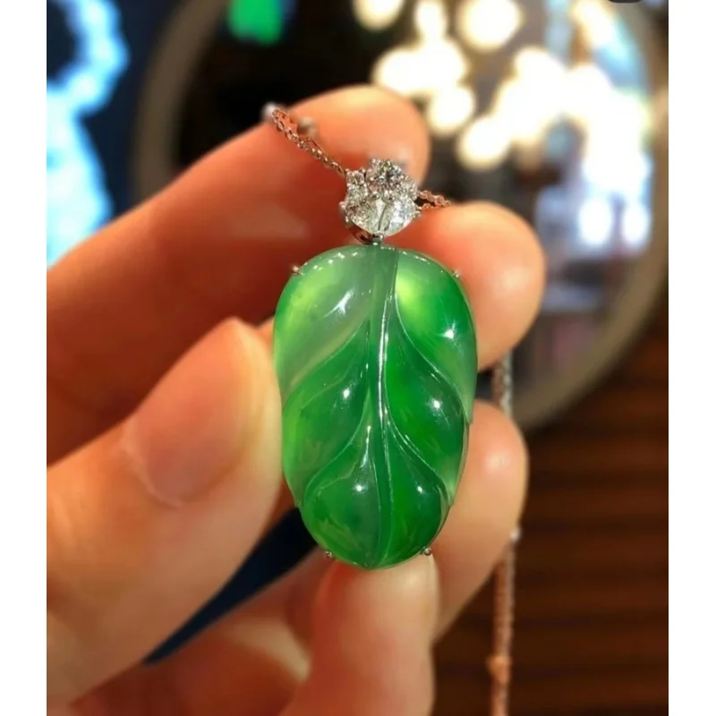 Рисунок 5 - Натуральный нефритовый кулон в