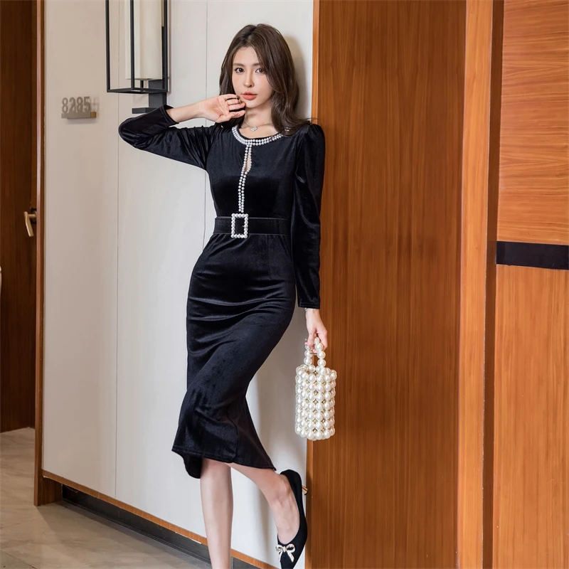 

French temperament Hepburn style light luxury dress with studded gold velvet dress