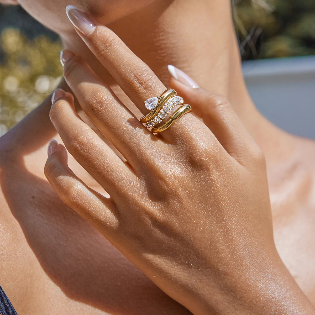 Zora Designer Minimalist 18K Gold-plated Stainless Steel Round Ring With Rhinestones Waterproof Trendy Women's Daily Jewelry 1