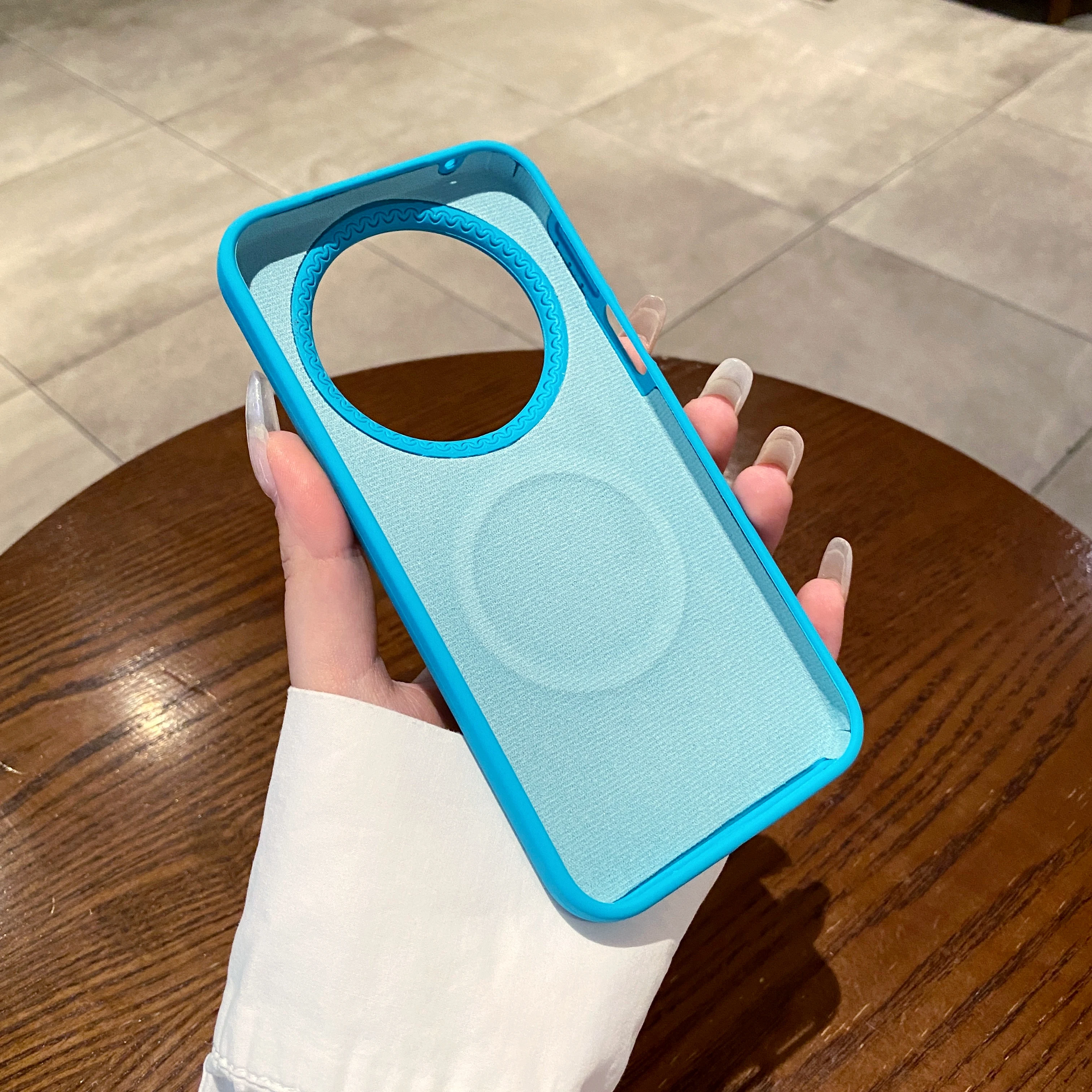 Matte Soft Magnetic Protective Silicone Case - Liquid Silicone, MagSafe-Compatible