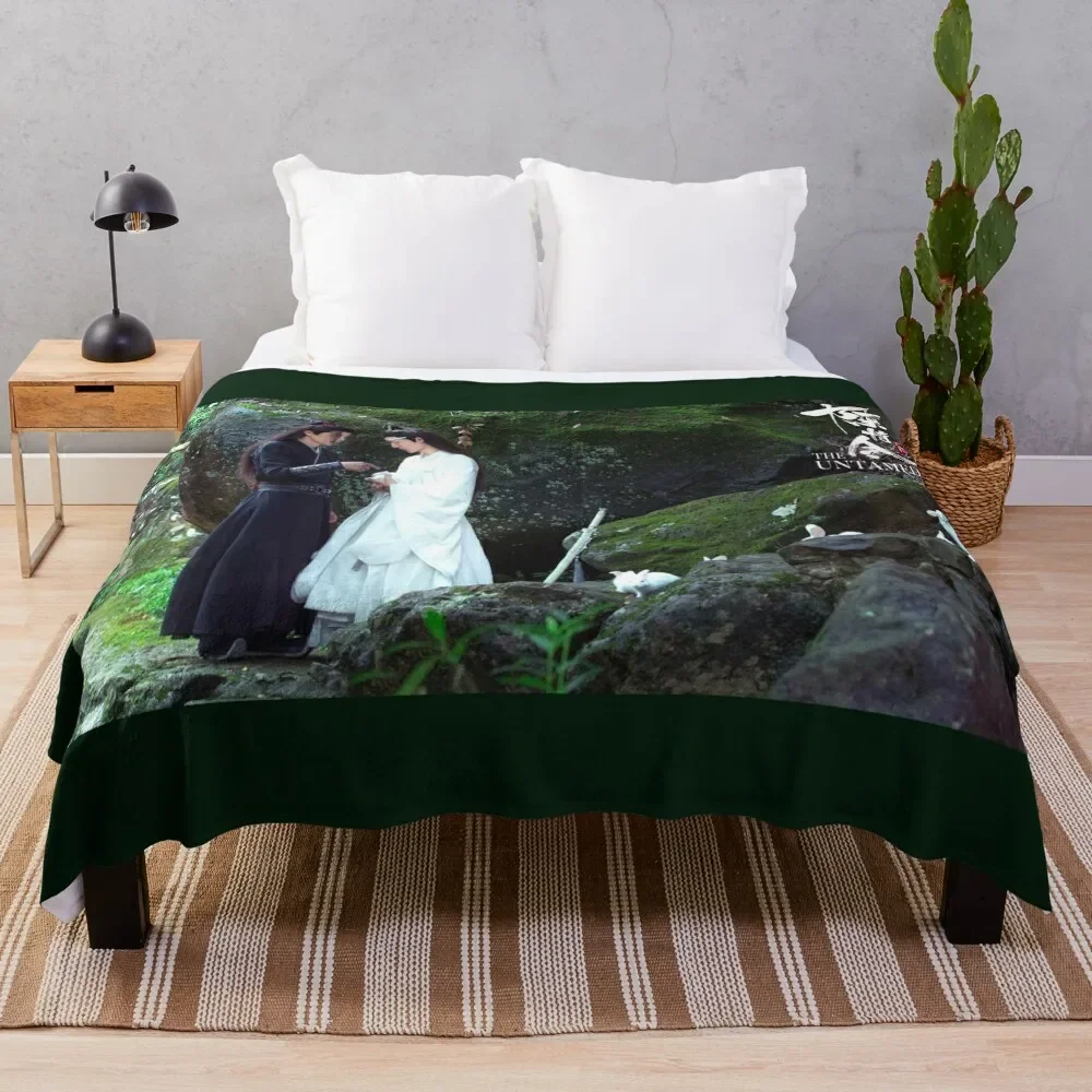 

the untamed poster Throw Blanket Hairys Bed linens Blankets
