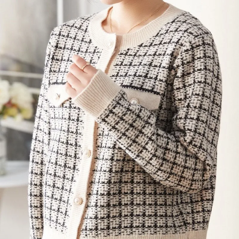 

Autumn and Winter Women's Sweater Button Plaid Loose Fit Knitted Cardigan Plaid Fashion Casual Elegant Long Sleeve Tops