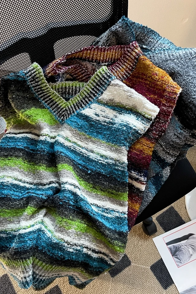 New American Retro Gradient Striped Sweater Vest For Men And Women