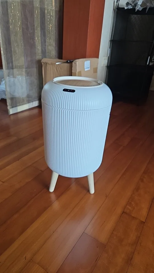 Smart Motion Sensor Trash Can for Home & Office photo review
