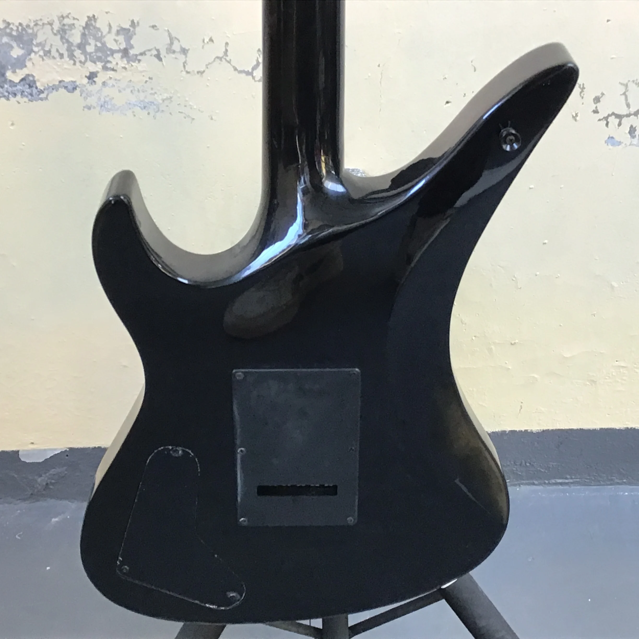 High-quanlity style 6-string electric guitar, black body with white stickers, double vibrator bridge