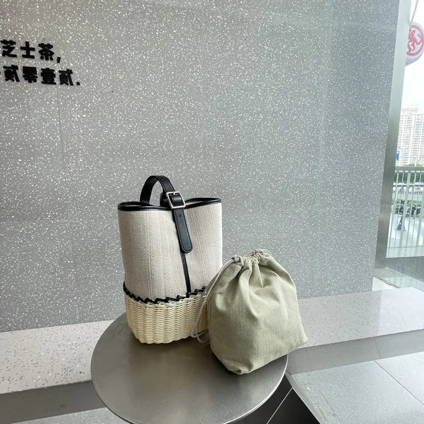 NEW Vacation Style Leather Splicing Handmade Designer Bag Summer 2025 Beach Handbags Crossbody Large Bucket Womens Bags