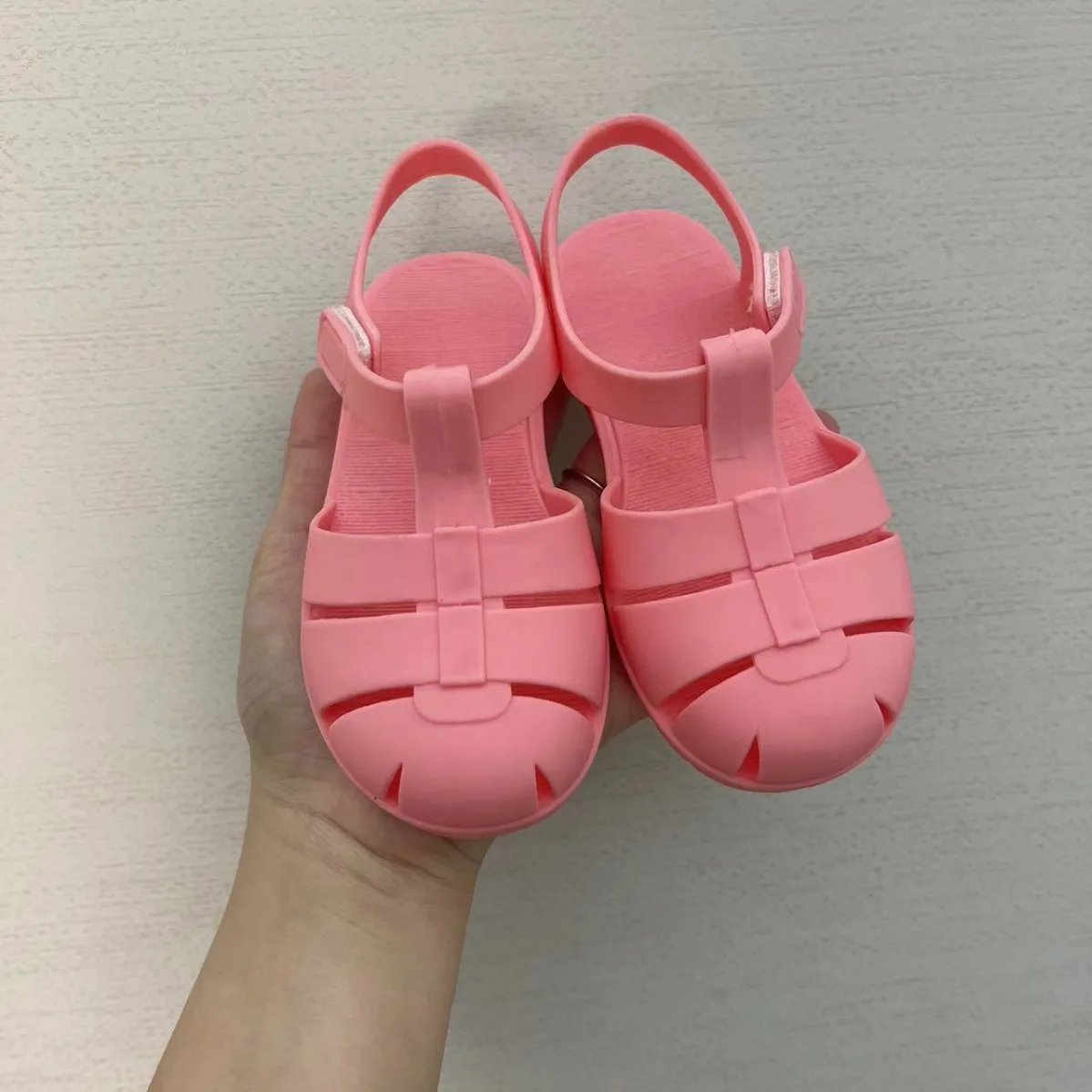 New Colorful Children Summer Jelly Shoes Kids Fashion Boy and Girl PVC Retro All Matching Sandal Roma Beach Shoes SO141
