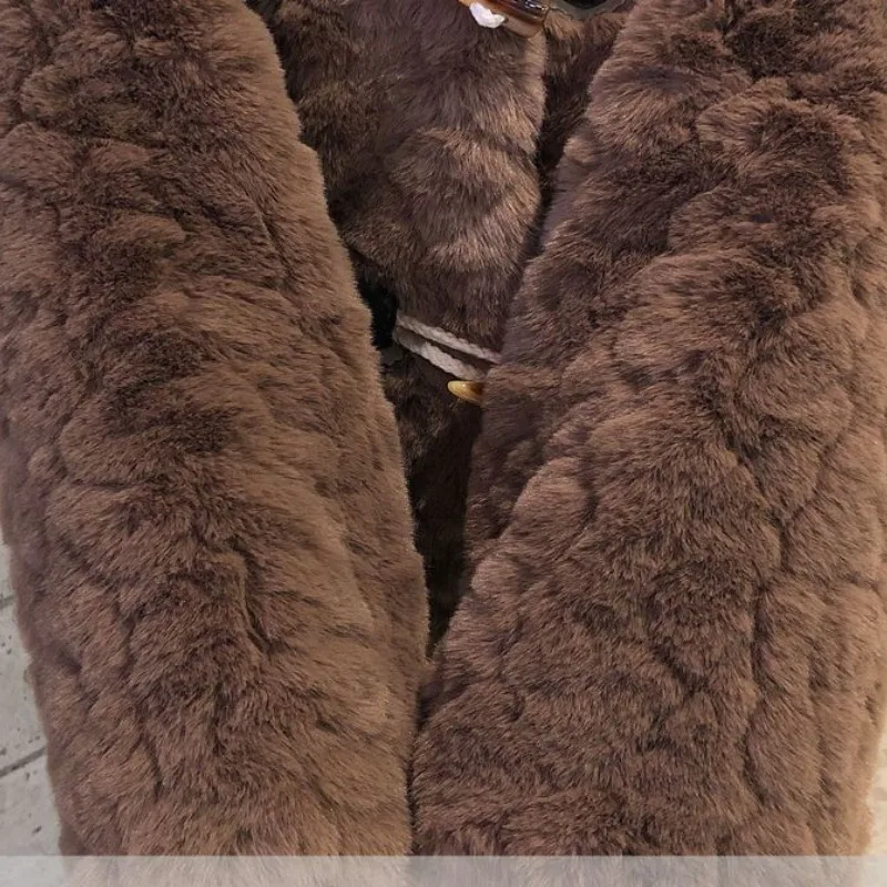 2024 New Warm Lamb Wool Jacket Female Short Overcoat Autumn Winter Korean Imitation Brush Flower Thick Horn Buckle Plush Coat