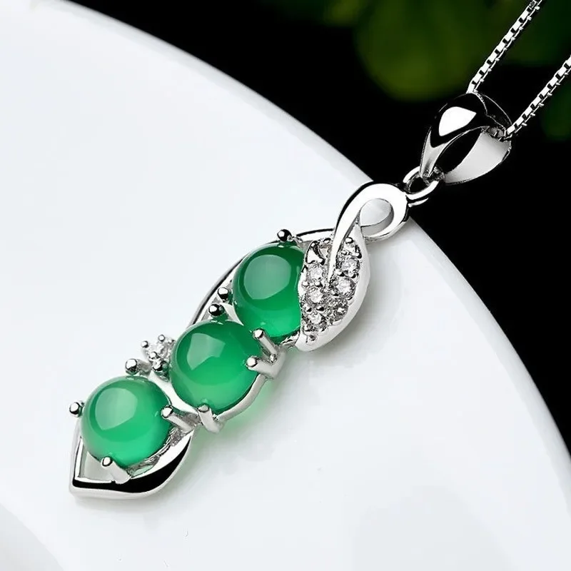 

Natural Green Chalcedony Hand Carved Green Beans 925 Silver Inlaid Pendant Fashion Jewelry Female Agate Necklace GiftAccessories