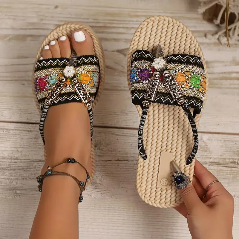 أحذية نسائية مسطحة جديدة لصيف 2026 أحذية كاجوال على الموضة صنادل خفيفة الوزن مقاومة للاهتراء في الهواء الطلق