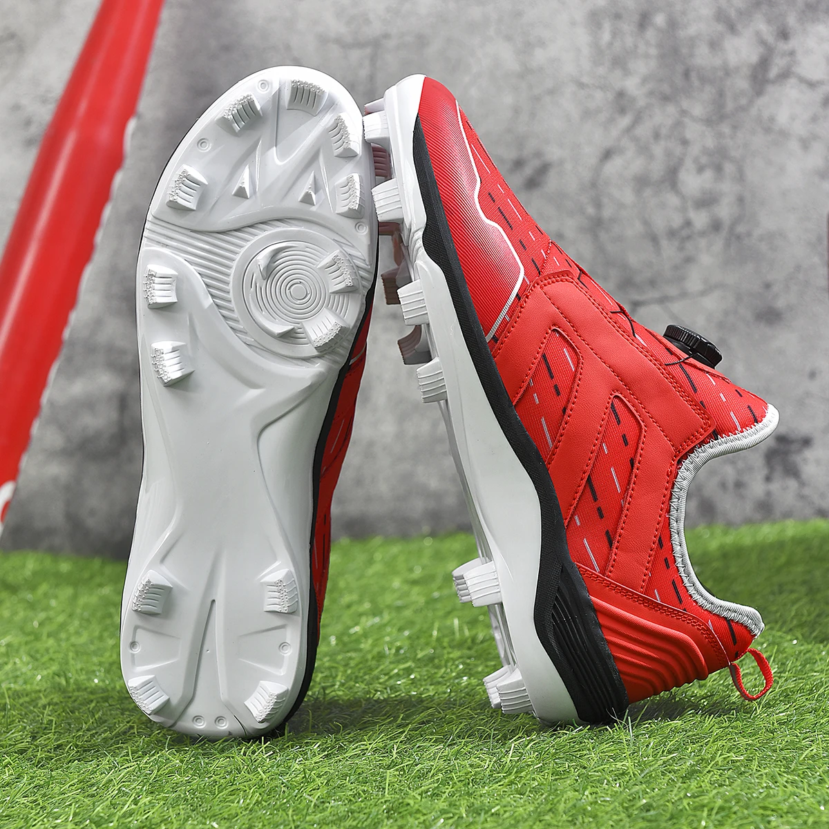 New Men Baseball Shoes Non Slip Long Spikes Softball Shoes Comfortable Outdoor Softball Men Low Top Baseball Sneakers