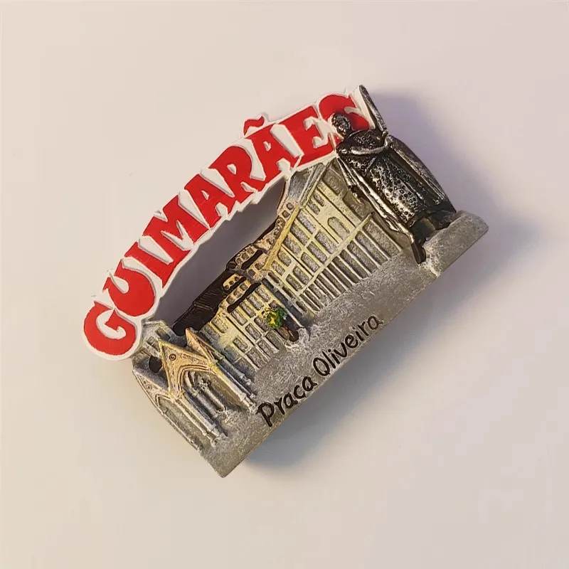 S967dc34ba9074deab56cafd652fd8ec8C Ímã de Geladeira 3D Guimarães Portugal — Lembrança Turística Pintada à Mão