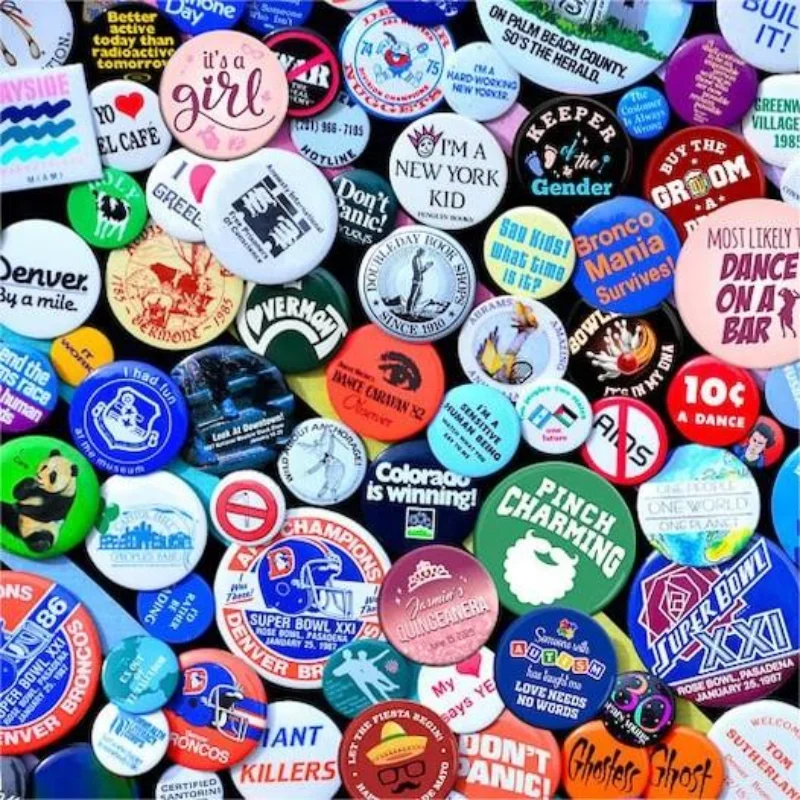 Personalisierte, individuelle Anstecknadeln, runde Rucksack-Broschen, Metall-Pins – personalisiertes Geschenk für meinen Freund – Detail 2