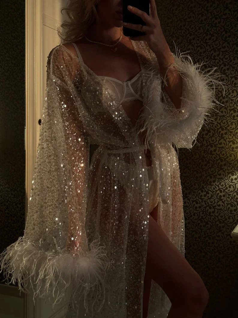 Abito da sposa trasparente lucido burlesque di eleganza opulenta